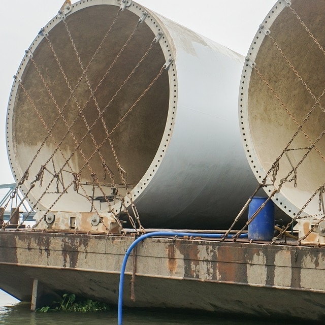 Shipment of oversized columns and vessels on ocean carriers